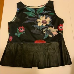 Luna black/ floral crop sleeveless top